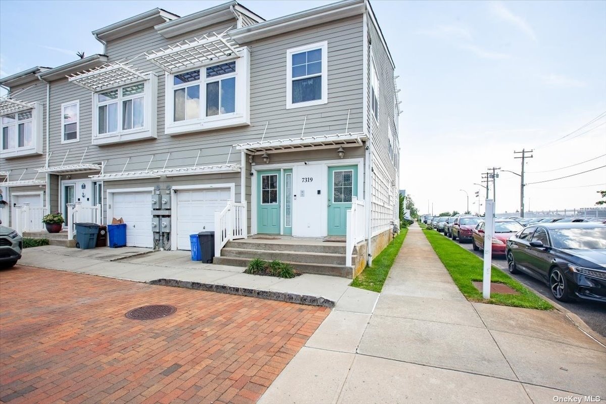 Property for Sale at 7319 Arverne Mews Drive, Arverne, Queens, NY - Bedrooms: 6 
Bathrooms: 3 
Rooms: 14  - $1,099,000