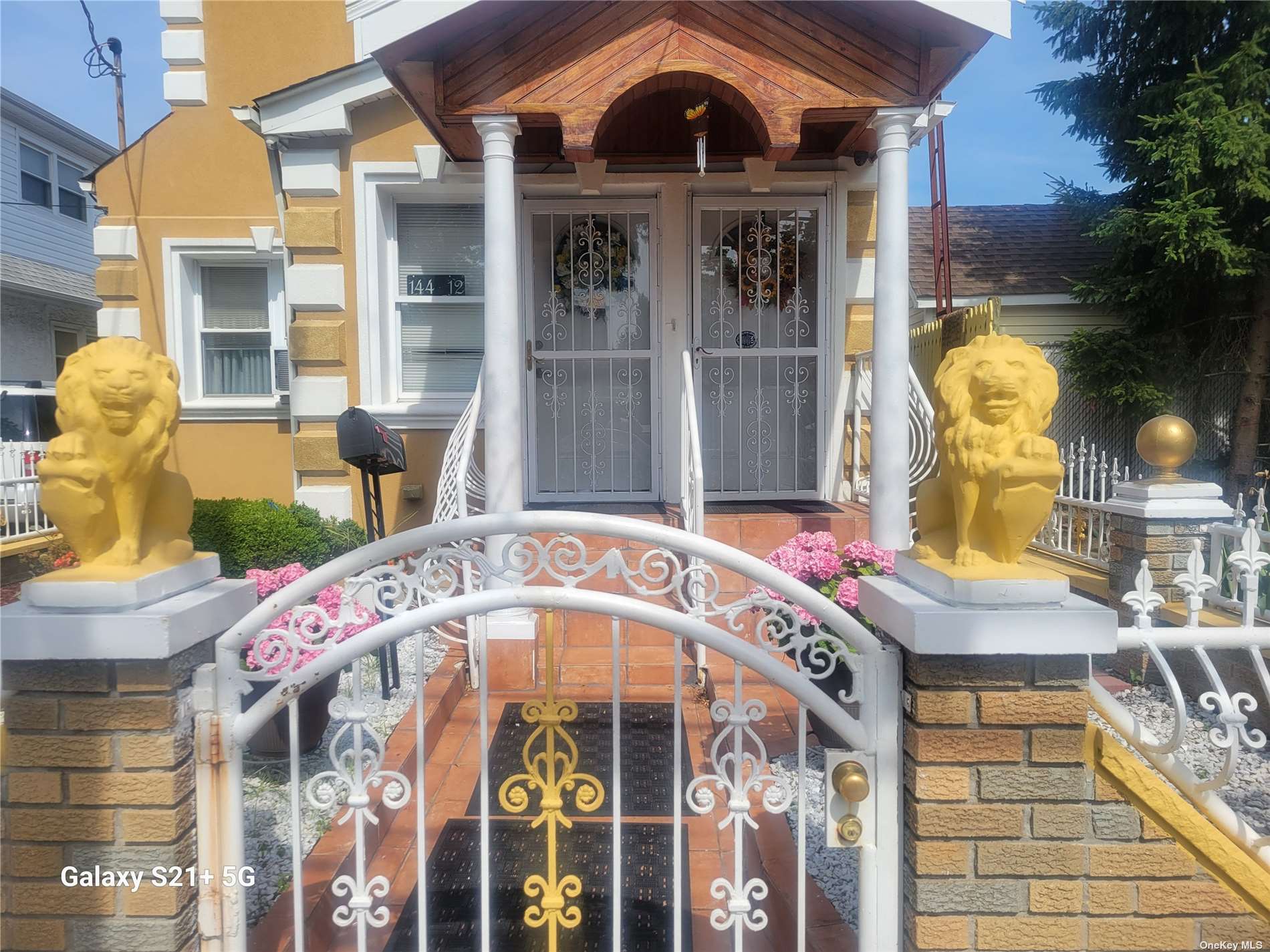 Property for Sale at 14412 225th Street, Laurelton, Queens, NY - Bedrooms: 4 
Bathrooms: 2 
Rooms: 10  - $1,125,000