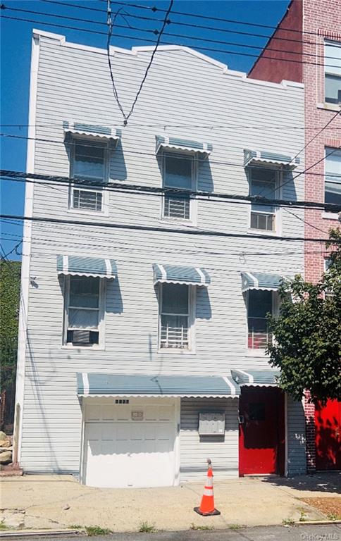 Rental Property at 3027 Cruger Avenue 2, Bronx, New York - Bedrooms: 4 
Bathrooms: 1 
Rooms: 6  - $2,885 MO.