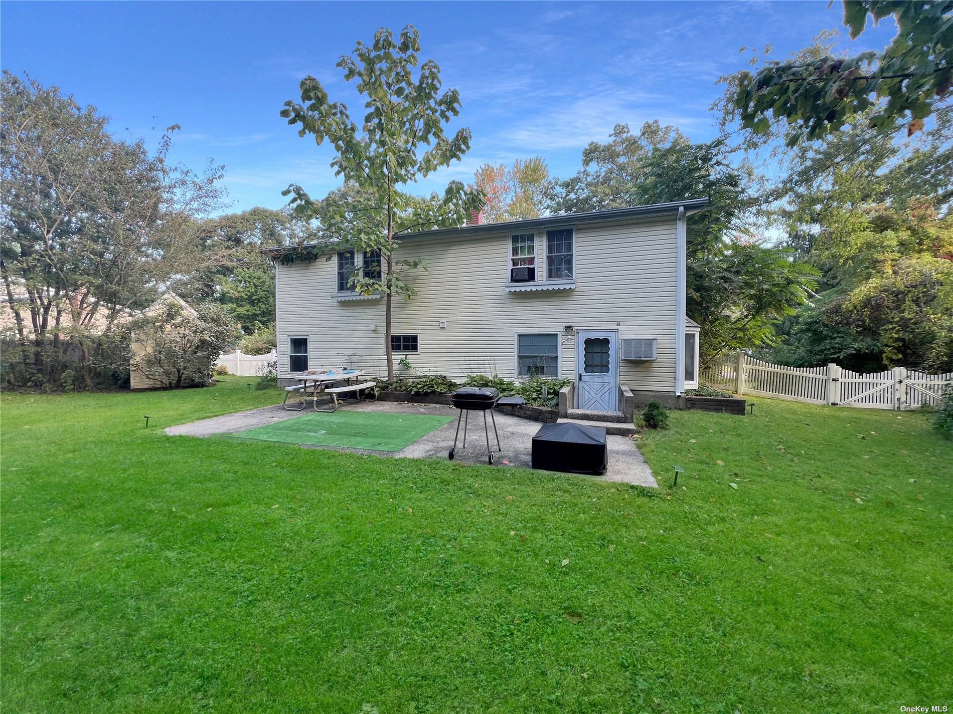 22 Beaver Lane, East Setauket, New York image 10