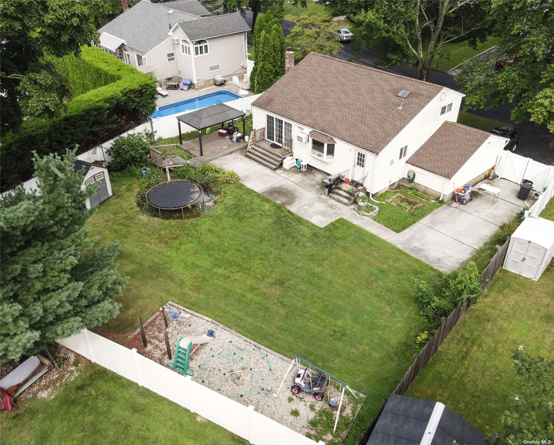 42 Grand Haven Drive, Commack, New York image 2