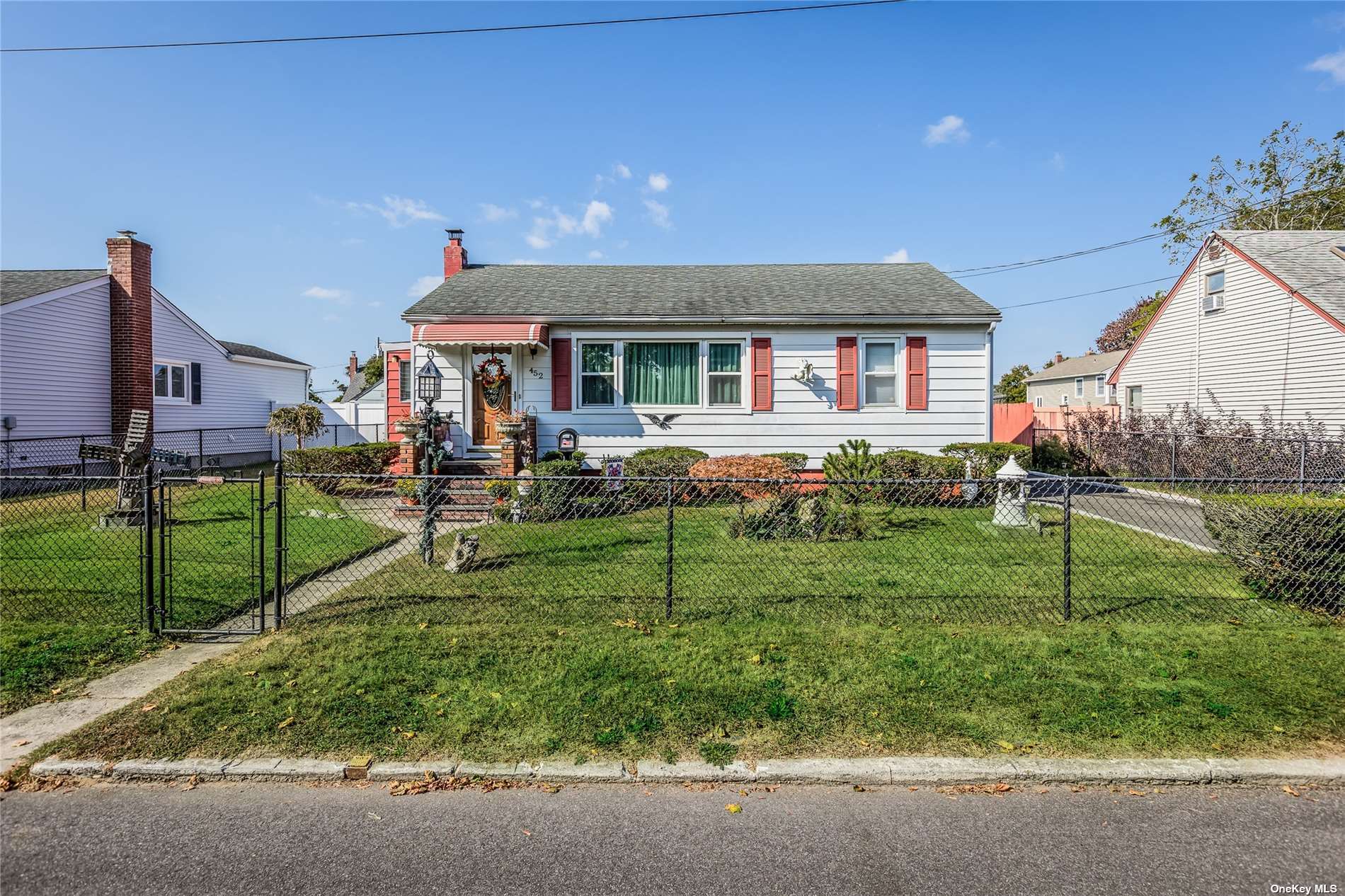 452 Grove Avenue, Patchogue, New York image 3