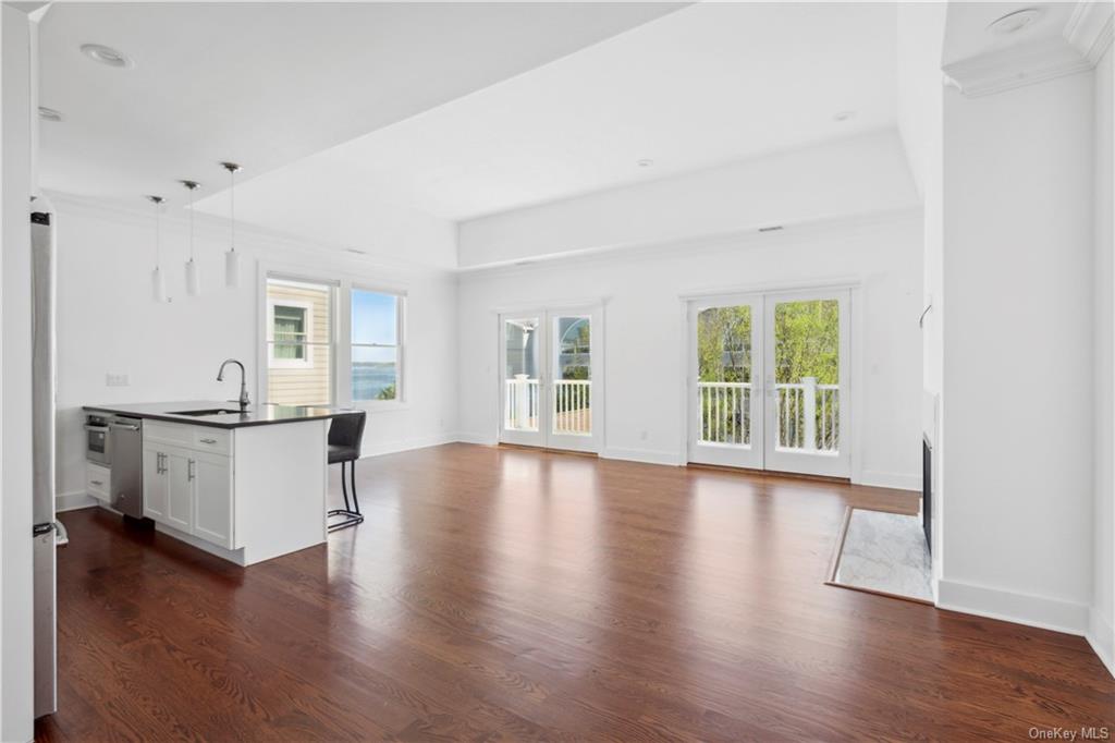 Property for Sale at 51 Island Point 51, Bronx, New York - Bedrooms: 3 
Bathrooms: 4 
Rooms: 5  - $945,000