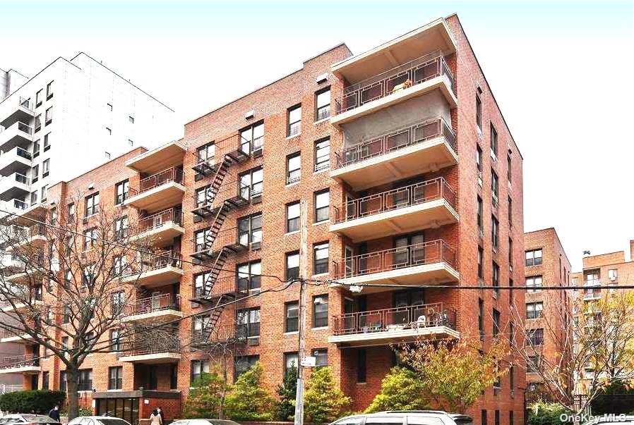 Property for Sale at 13705 Franklin Ave Ave 2D, Flushing, Queens, NY - Bedrooms: 2 
Bathrooms: 2 
Rooms: 5  - $517,000