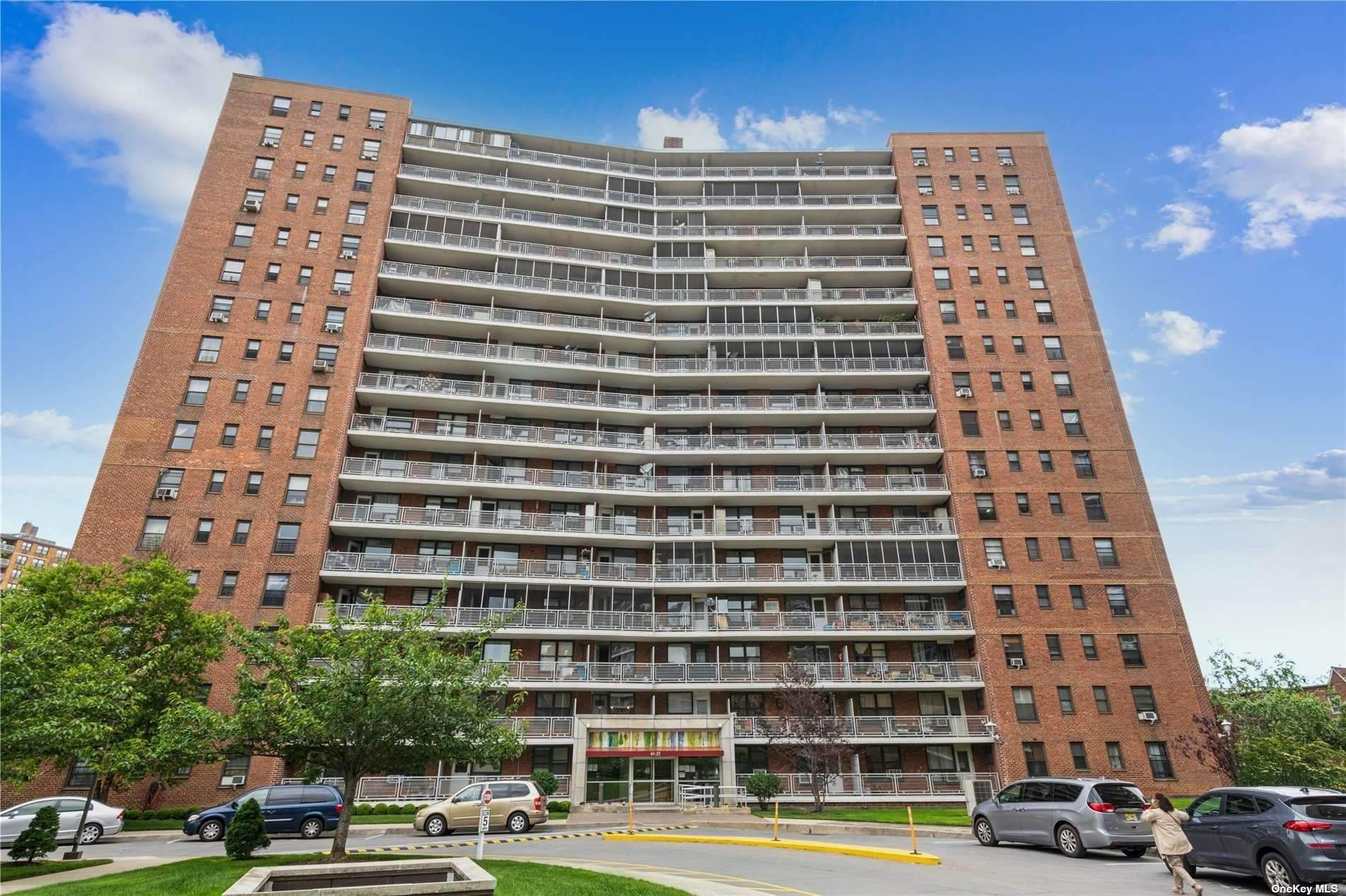 6125 98th Street 17D, Rego Park, Queens, NY - 2 Bedrooms  
2 Bathrooms  
5 Rooms - 