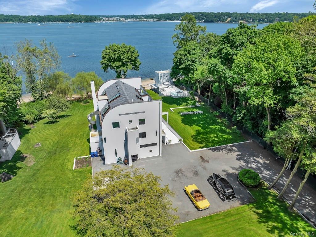 View Sands Point, NY 11050 house