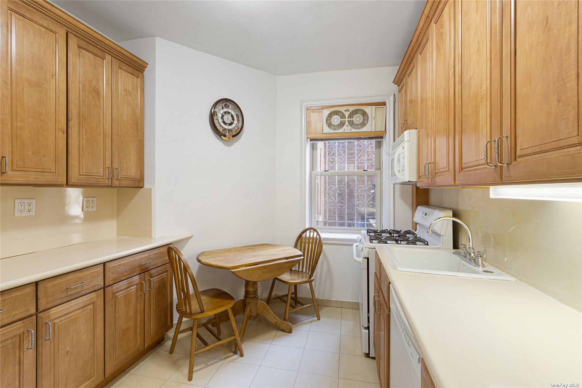 48-25 43 Street #1J, Woodside, New York image 3