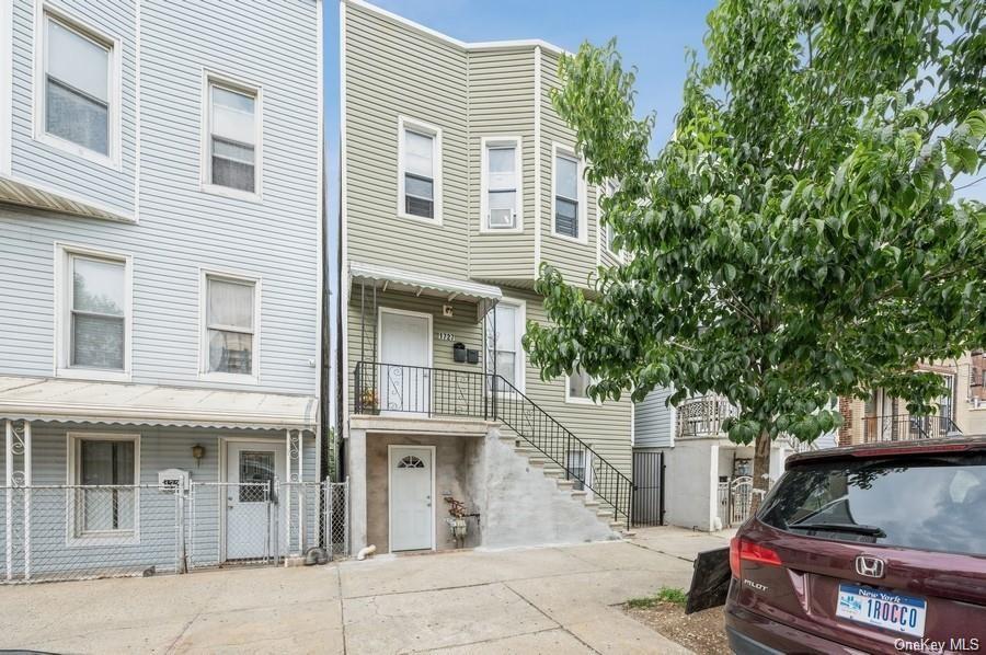 Property for Sale at 1727 Hunt Avenue, Bronx, New York - Bedrooms: 9 
Bathrooms: 3  - $1,250,000