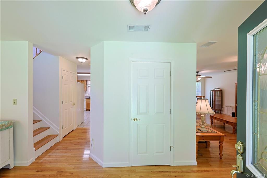 Photo 5 of 24 of 56 Roe Road house