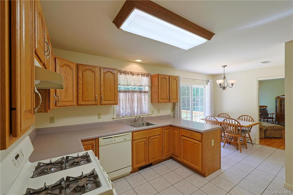 Photo 11 of 24 of 56 Roe Road house