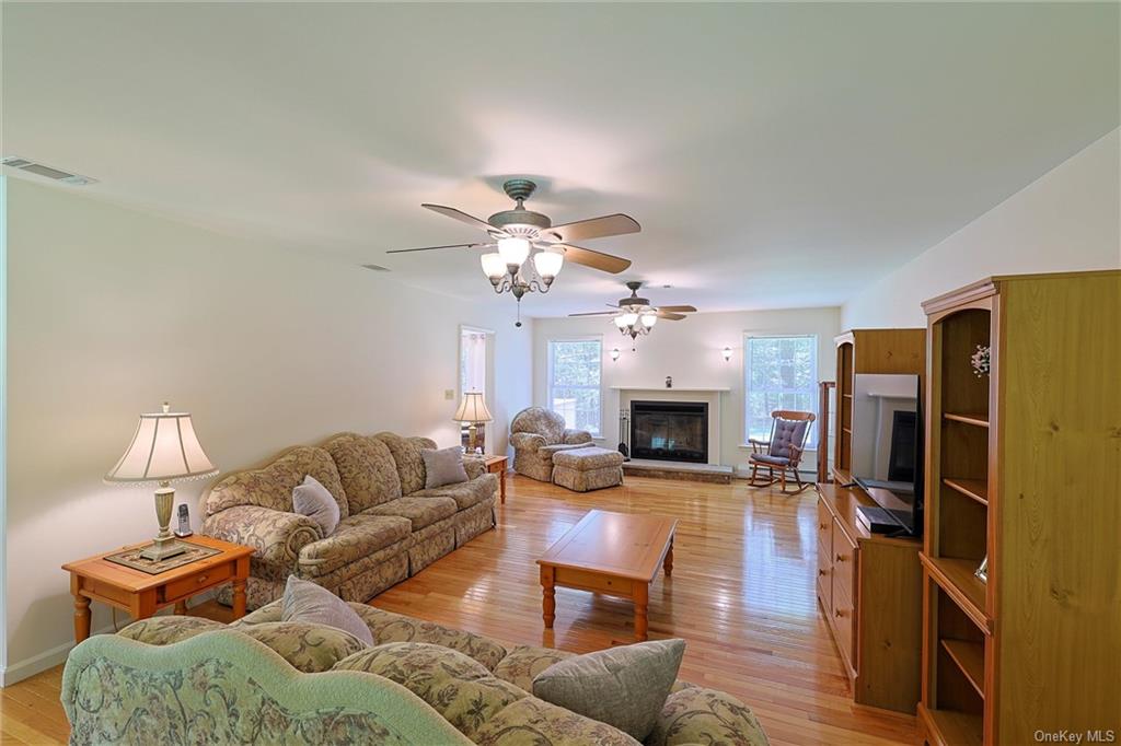 Photo 6 of 24 of 56 Roe Road house