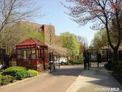 71 Avenue 2D, Kew Garden Hills, Queens, NY - 1 Bedrooms  
1 Bathrooms  
4 Rooms - 