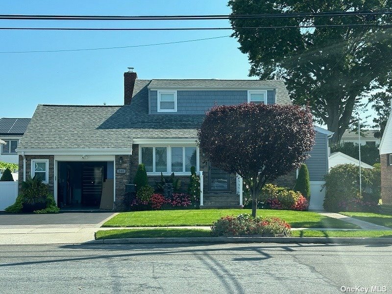 240 Wardwell Road, Mineola, New York image 1