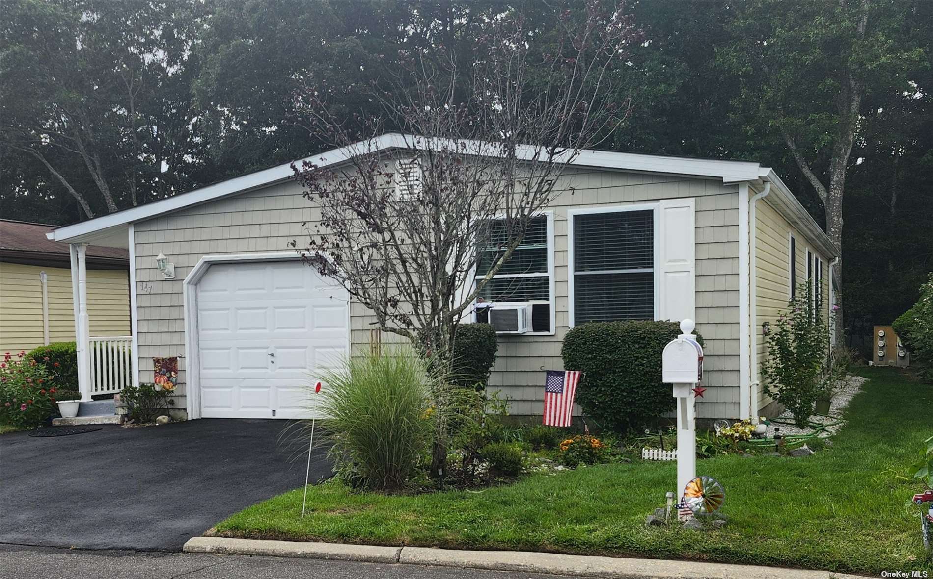 Village Circle W Cir, Manorville, Hamptons, NY - 2 Bedrooms  
2 Bathrooms - 