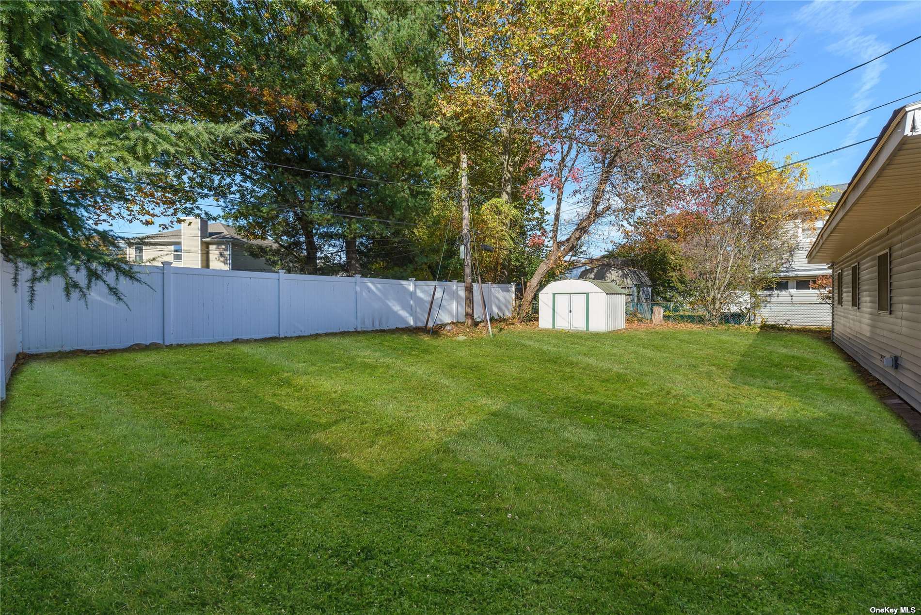 63 Southwood Circle, Syosset, New York image 17