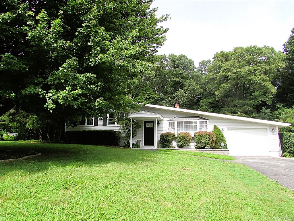 46 High View Drive, Carmel, New York - 3 Bedrooms  
2 Bathrooms  
6 Rooms - 