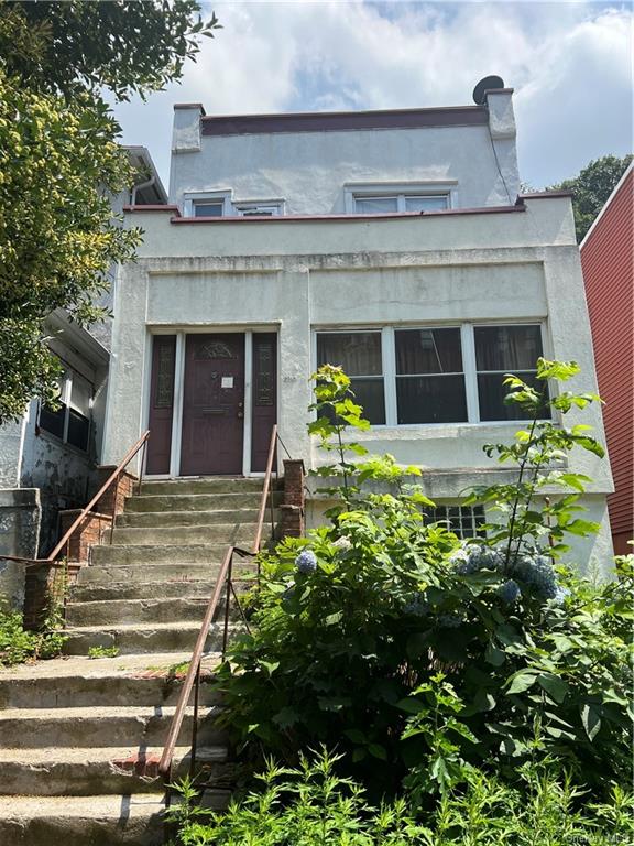 2210 Cedar Avenue, Bronx, New York - 6 Bedrooms  
2 Bathrooms - 