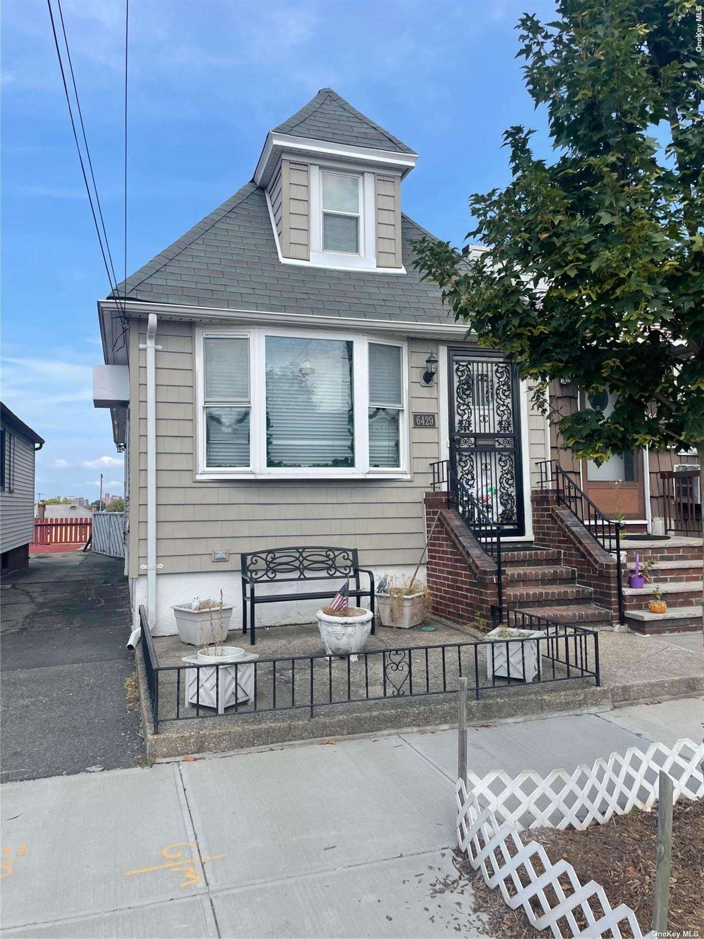 Property for Sale at 6429 58th Road, Maspeth, Queens, NY - Bedrooms: 3 
Bathrooms: 2 
Rooms: 6  - $729,000