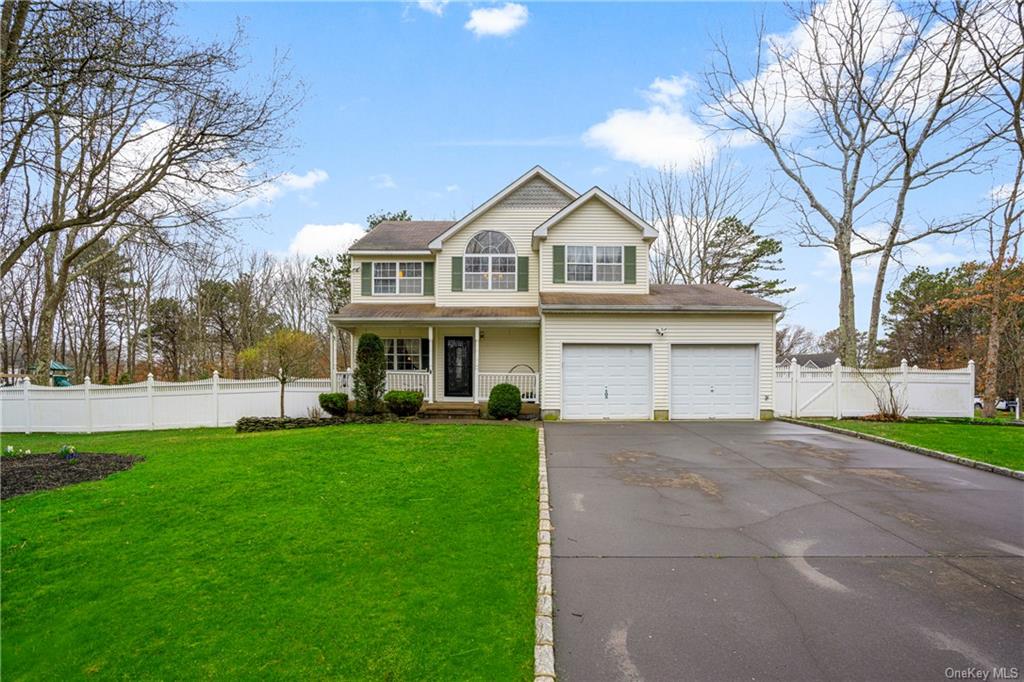Property for Sale at 4 Tall Oaks Court, Manorville, Hamptons, NY - Bedrooms: 3 
Bathrooms: 3  - $725,000