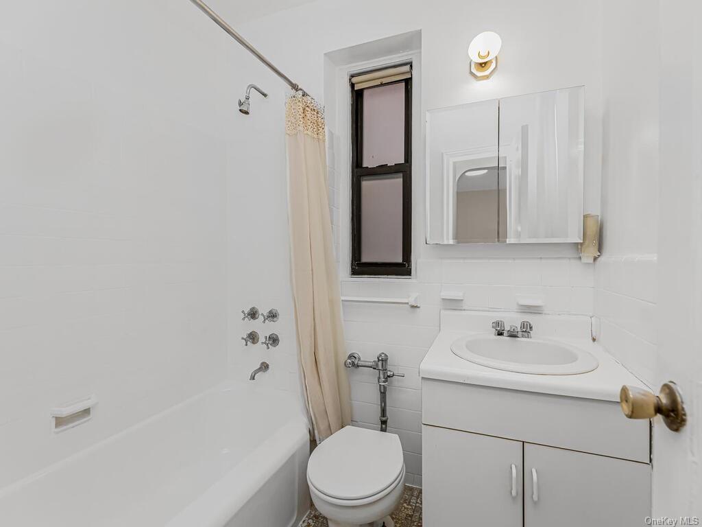 3017 Riverdale Avenue #2E, New York, New York image 12