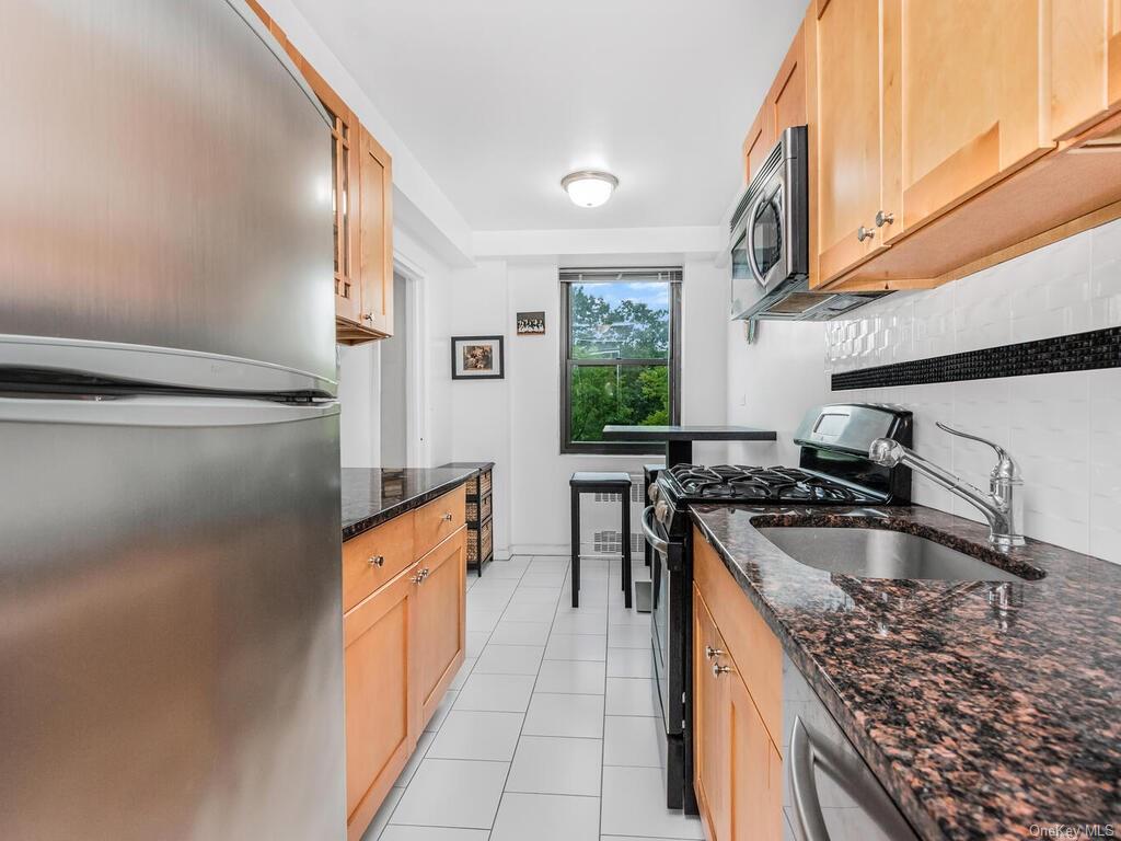 Photo 5 of 16 of 3103 Fairfield Avenue 5J co-op property