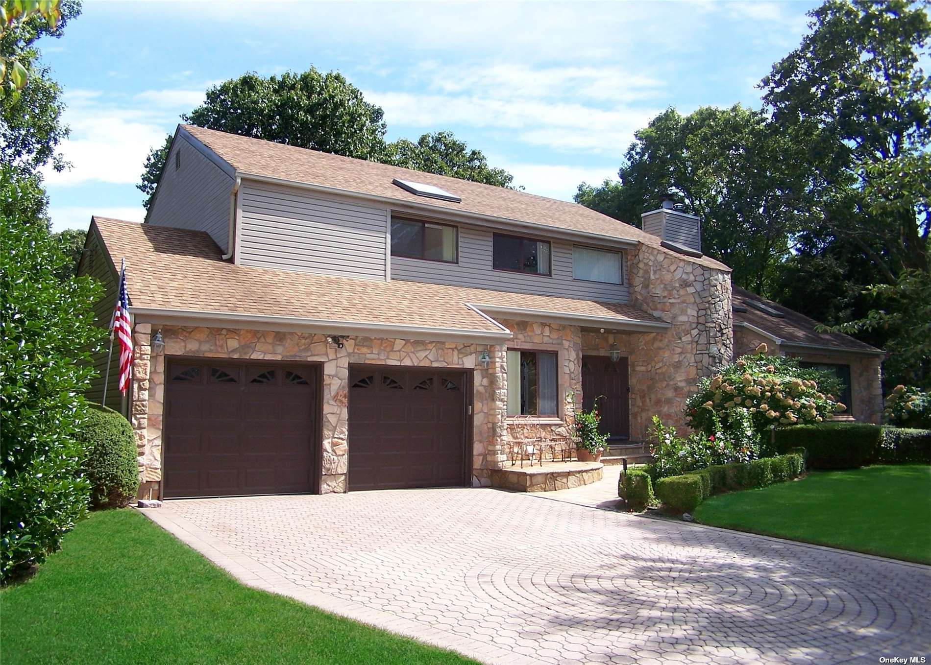 Property for Sale at 19 Lily Drive, South Setauket, Hamptons, NY - Bedrooms: 4 
Bathrooms: 3.5  - $989,000