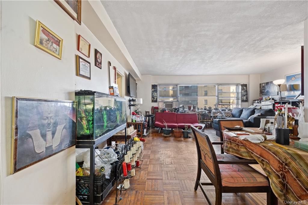 4 Fordham Oval 8D, Bronx, New York - 1 Bedrooms  
1 Bathrooms  
3 Rooms - 