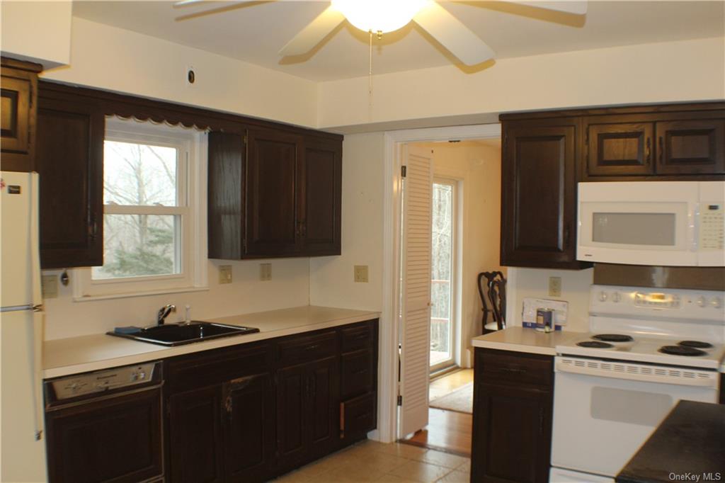 Photo 7 of 20 of 85 Hickory Lane house
