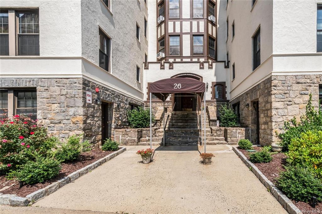 26 W Pondfield Road #4A, Bronxville, New York image 1