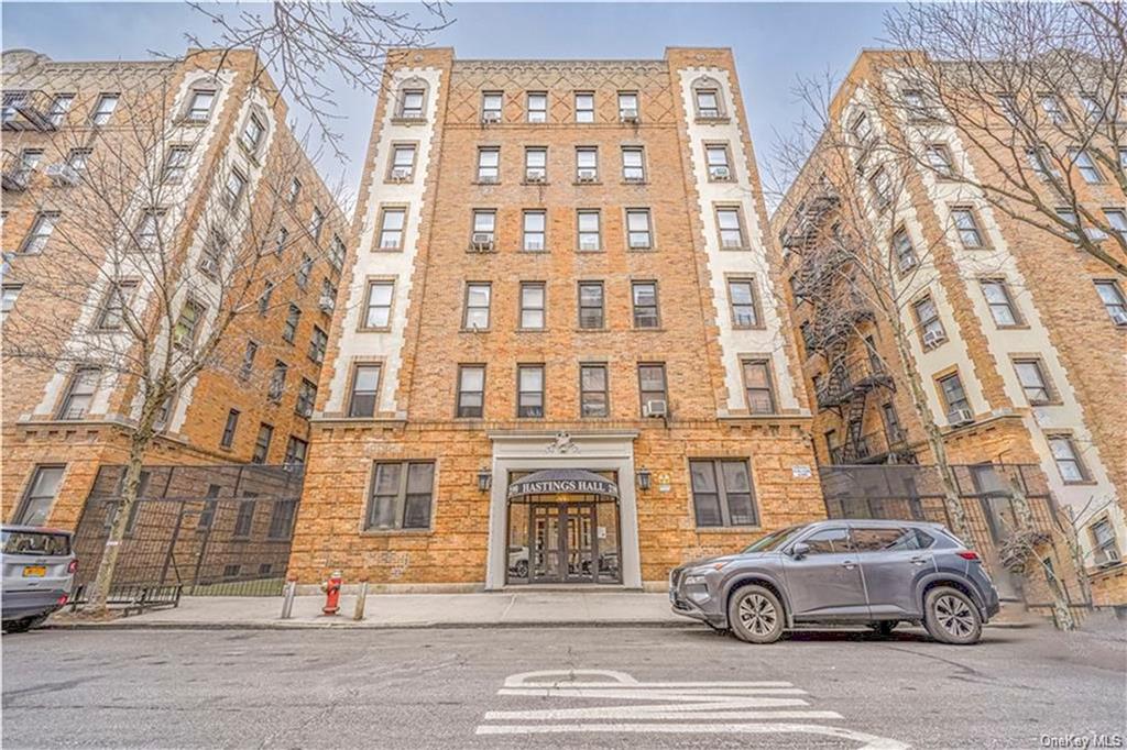 Property for Sale at 2199 Holland Avenue 5E, Bronx, New York - Bedrooms: 3 
Bathrooms: 1 
Rooms: 7  - $299,000