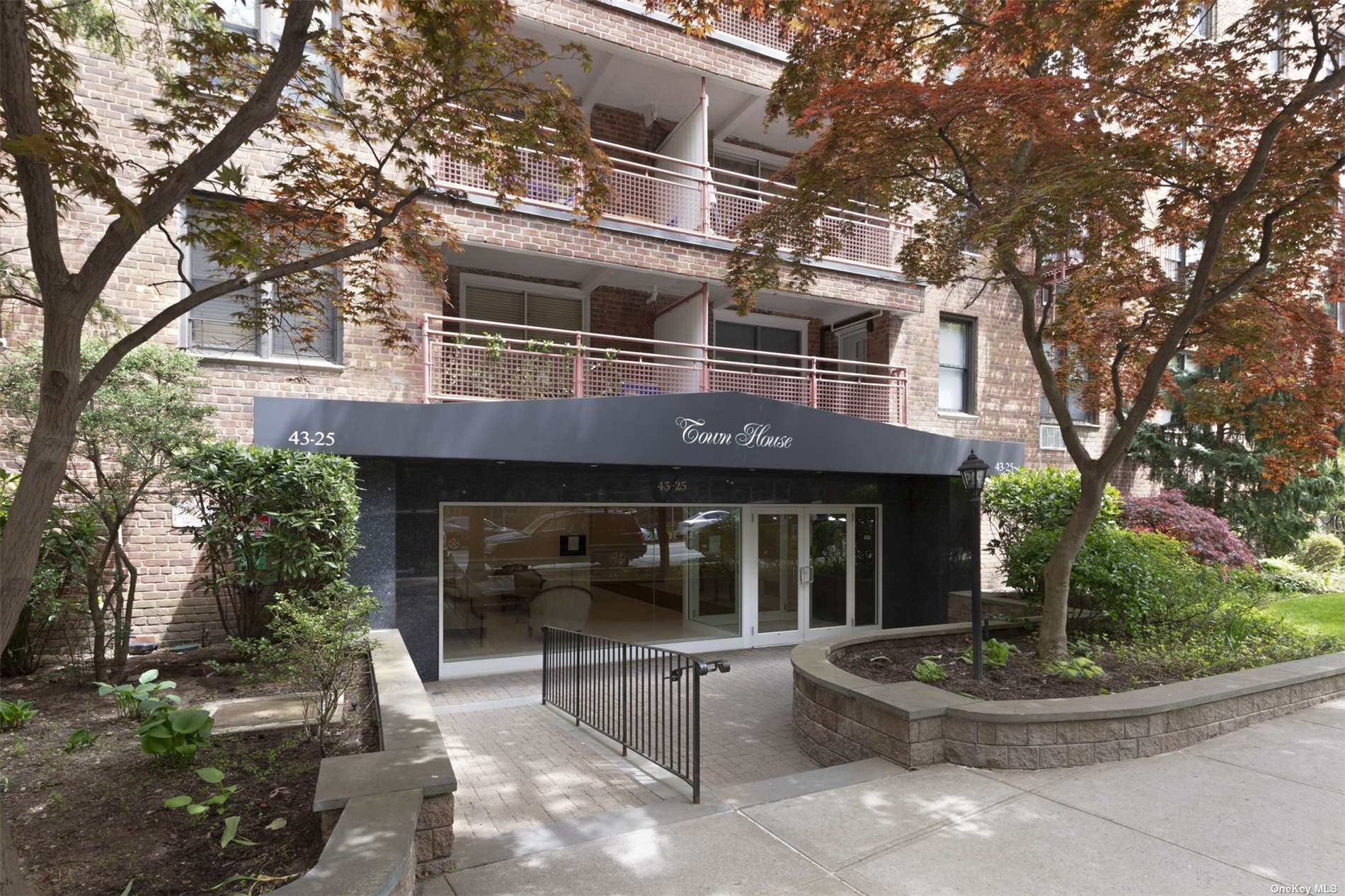 43-25 Douglaston Parkway #3E, Douglaston, New York image 1