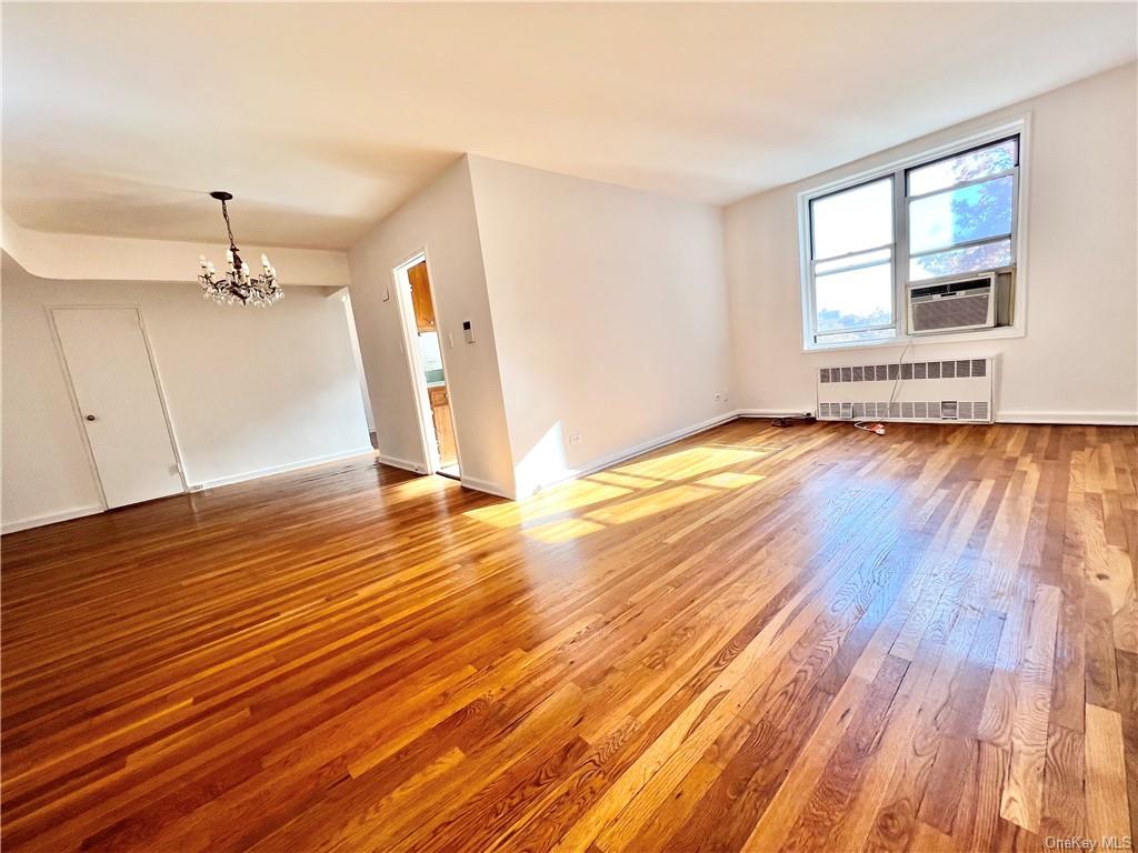 Property for Sale at 1425 Thieriot Avenue 6L, Bronx, New York - Bedrooms: 3 
Bathrooms: 2 
Rooms: 5  - $279,000