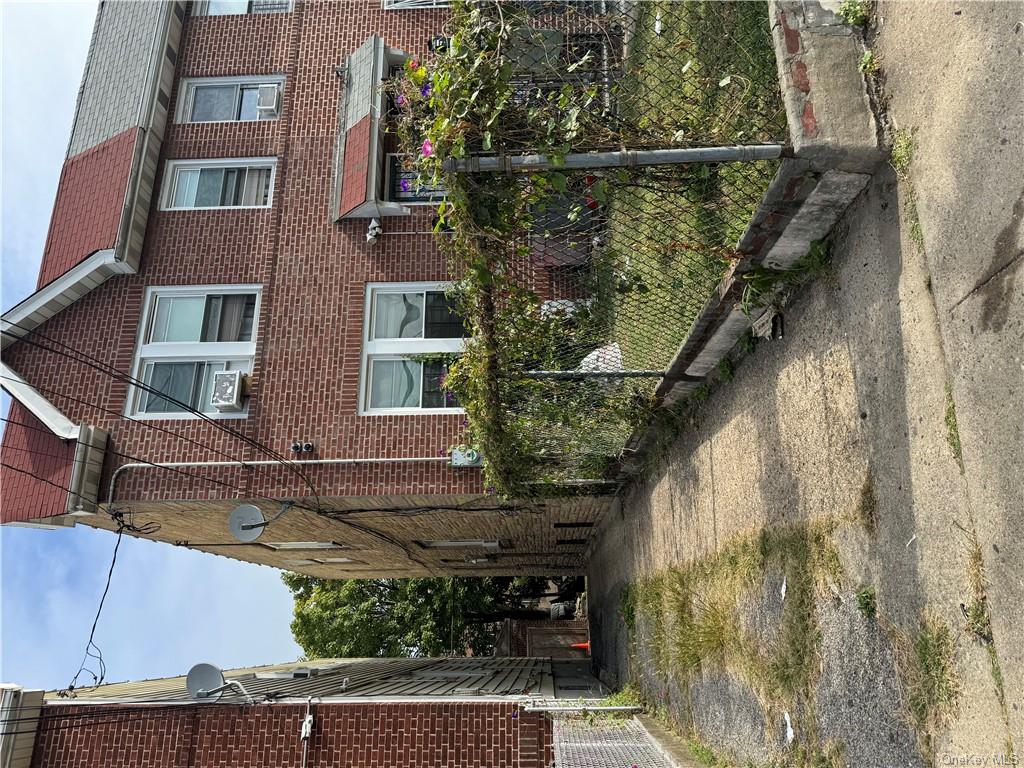 Property for Sale at 927 E 219th Street, Bronx, New York - Bedrooms: 4 
Bathrooms: 2  - $749,000