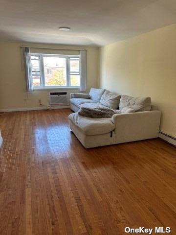 Rental Property at 12014 201st Place Pl 1, Saint Albans, Queens, NY - Bedrooms: 3 
Bathrooms: 2 
Rooms: 7  - $2,800 MO.