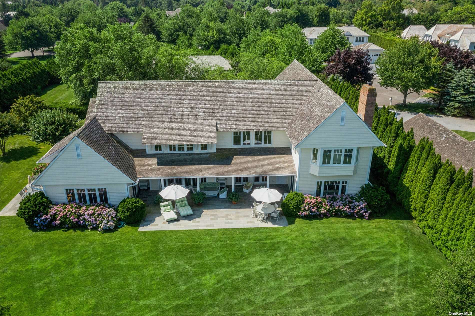 48 Cobblefield Lane, Southampton, Hamptons, NY - 6 Bedrooms  
5.5 Bathrooms - 