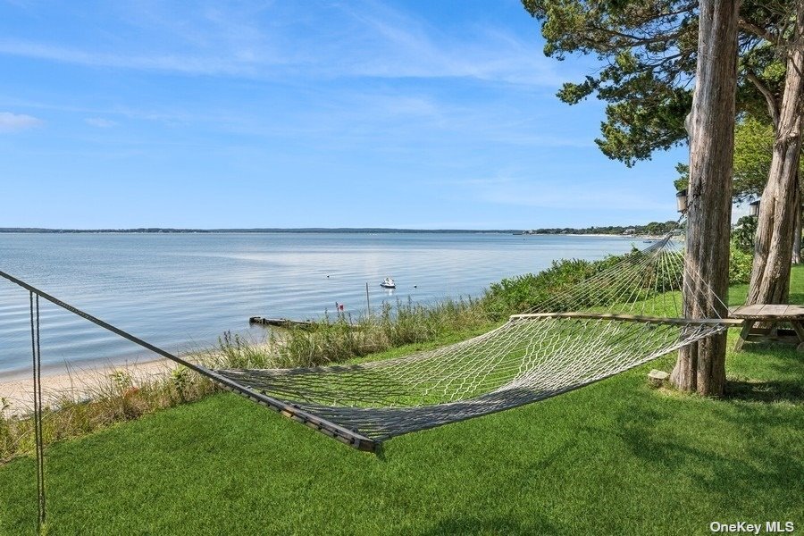 1487 Peconic Bay Boulevard, Laurel, Hamptons, NY - 5 Bedrooms  
4 Bathrooms - 