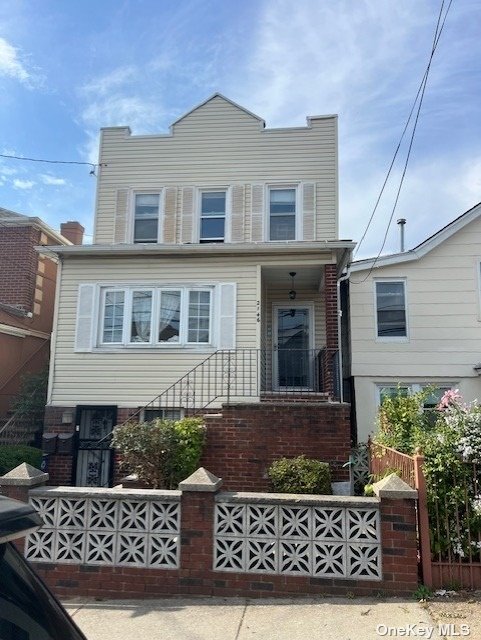 Rental Property at 2146 49 St, Astoria, Queens, NY - Bedrooms: 2 
Bathrooms: 1 
Rooms: 5  - $2,800 MO.