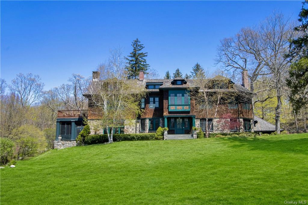 Property for Sale at 122 Circuit Road, Tuxedo Park, New York - Bedrooms: 6 
Bathrooms: 5 
Rooms: 16  - $3,200,000