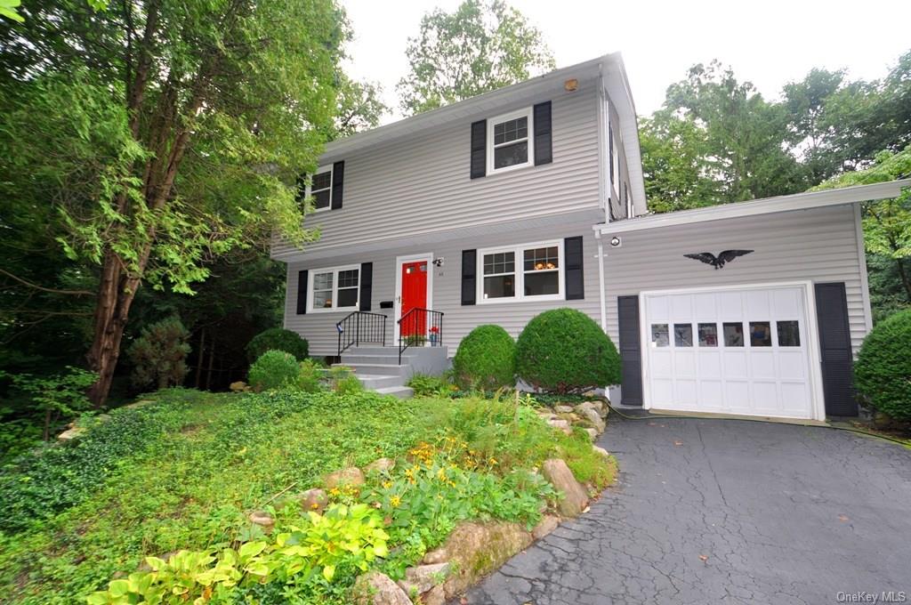 Rental Property at 82 Woodbrook Road, White Plains, New York - Bedrooms: 3 
Bathrooms: 3 
Rooms: 6  - $5,000 MO.