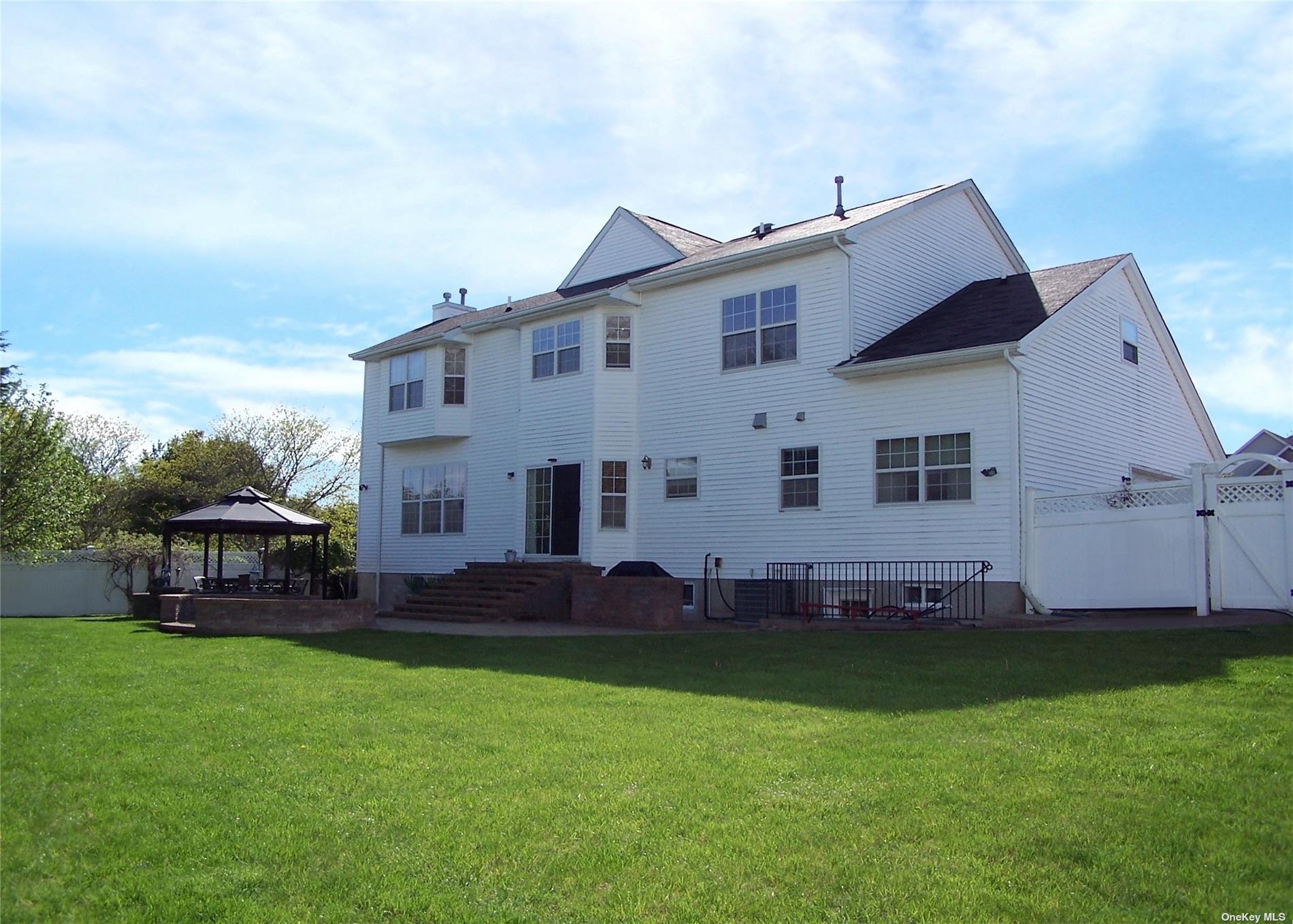 1 Sunflower Court, Holtsville, New York image 30