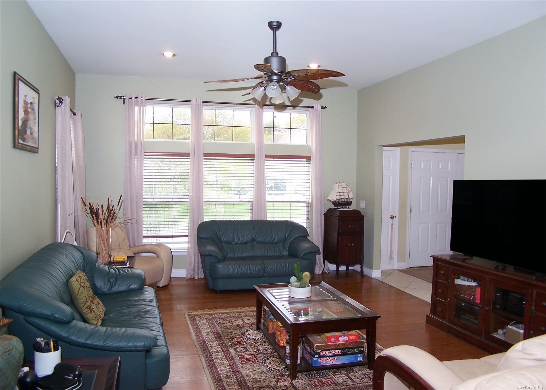 1 Sunflower Court, Holtsville, New York image 3