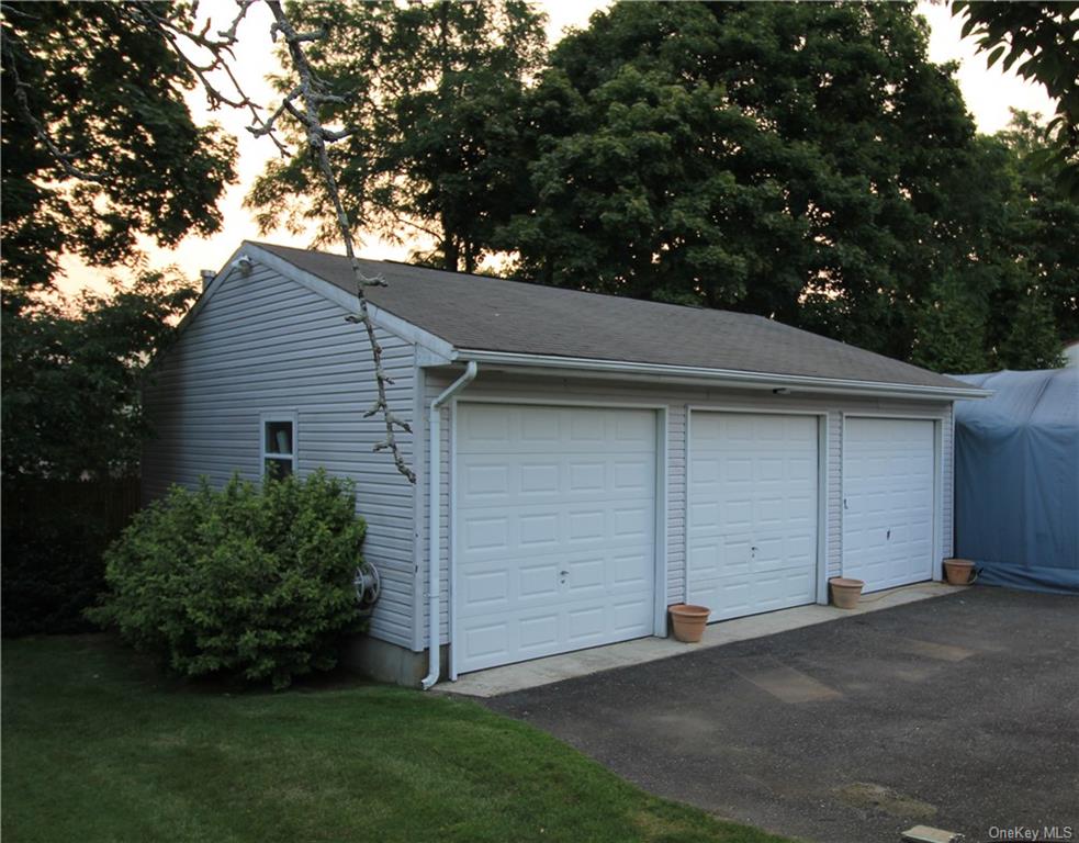 494 Gillette Avenue, Bayport, New York image 4