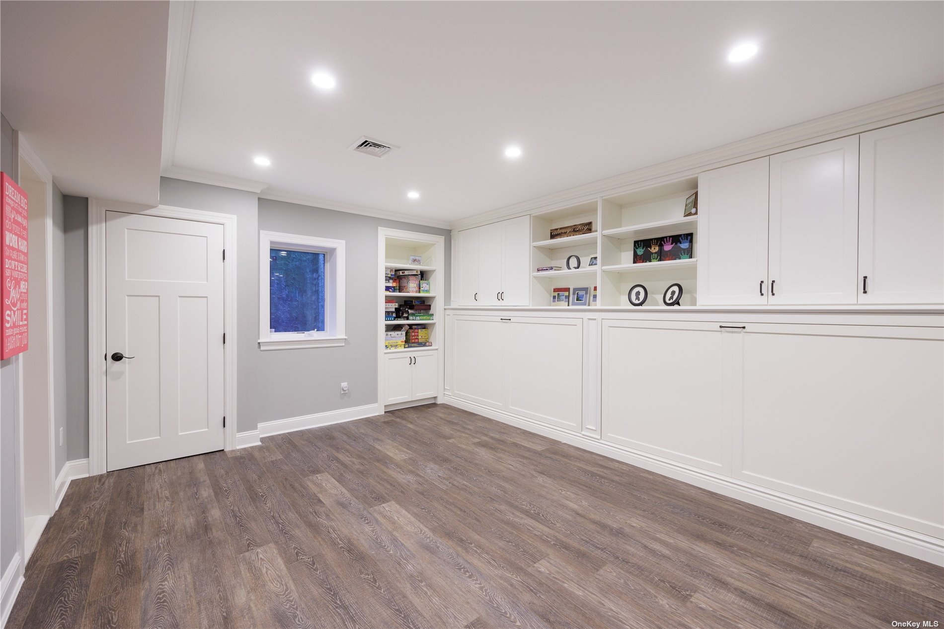 Photo 16 of 24 of 31 Davison Place house