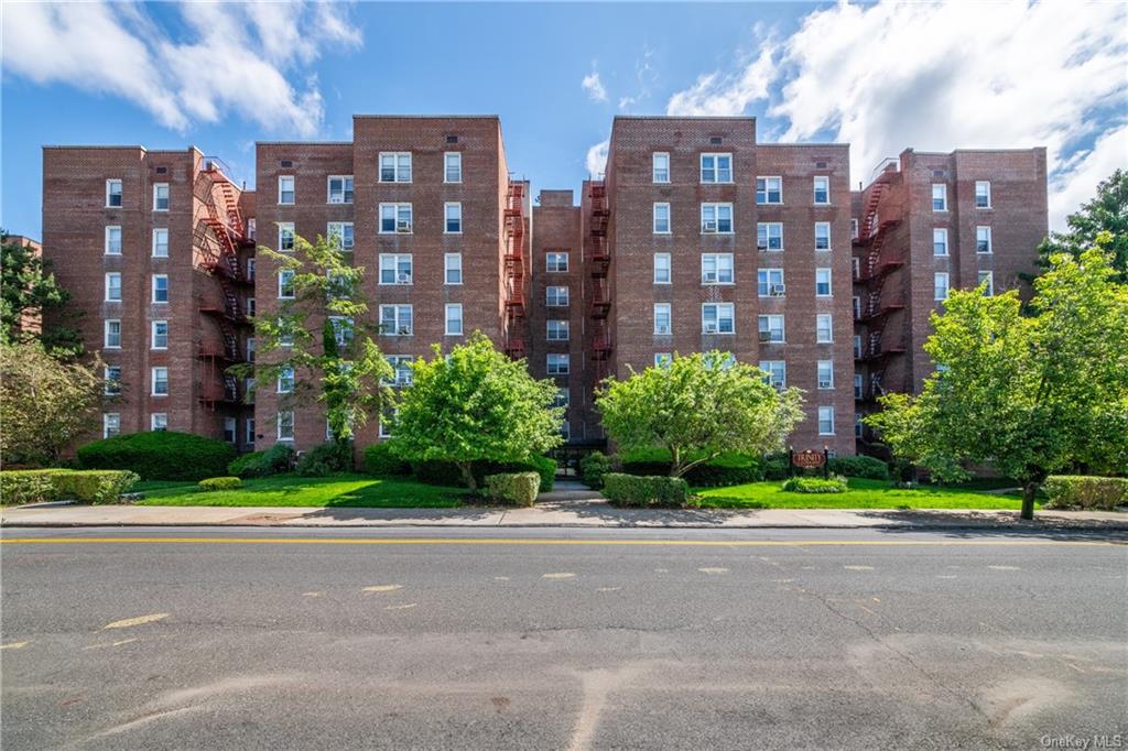 Property for Sale at 126 Church Street 2L, New Rochelle, New York - Bedrooms: 1 
Bathrooms: 1 
Rooms: 5  - $149,999