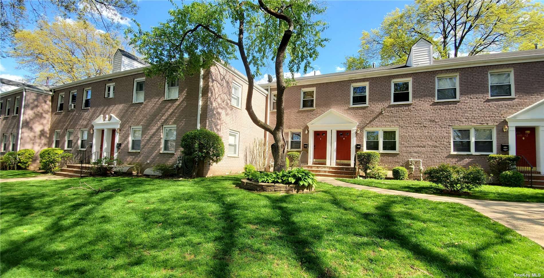 11046 65th Avenue 46, Forest Hills, Queens, NY - 2 Bedrooms  
2 Bathrooms  
6 Rooms - 