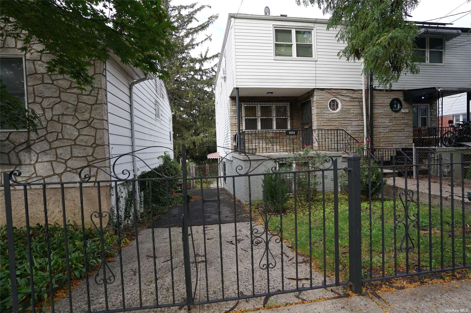 Property for Sale at 3959 Murdock Avenue, Bronx, New York - Bedrooms: 3 
Bathrooms: 3 
Rooms: 7  - $525,000