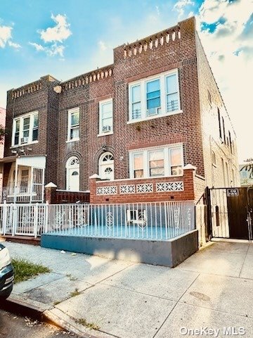 Property for Sale at 89th Street, East Elmhurst, Queens, NY - Bedrooms: 8 
Bathrooms: 4 
Rooms: 17  - $1,590,000