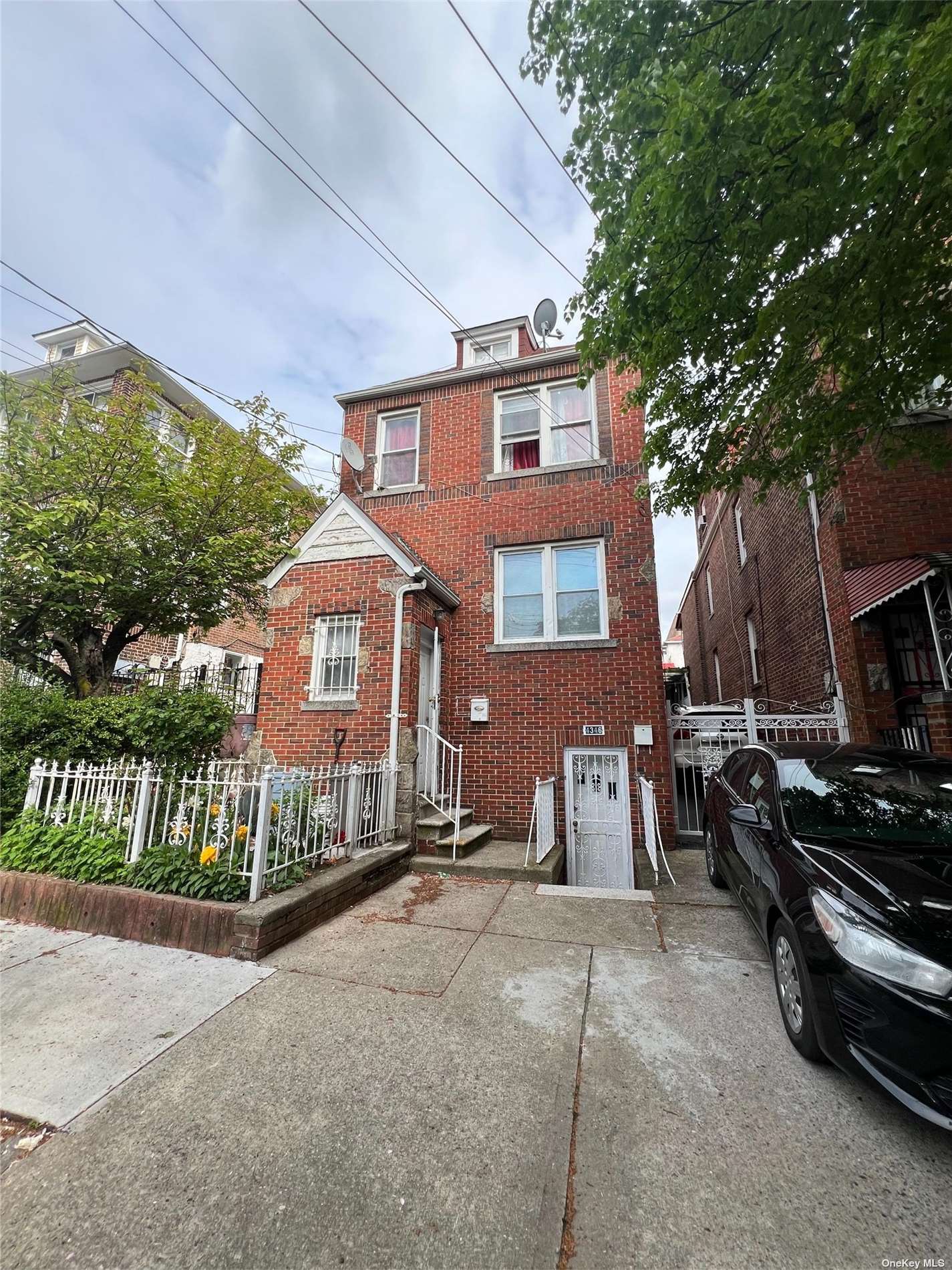 Property for Sale at 4346 Carpenter Avenue, Bronx, New York - Bedrooms: 5 
Bathrooms: 2 
Rooms: 10  - $649,999