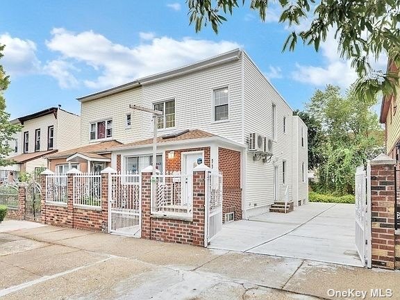 8762 124th Street 2Fl, Richmond Hill, Queens, NY - 4 Bedrooms  
1 Bathrooms  
6 Rooms - 