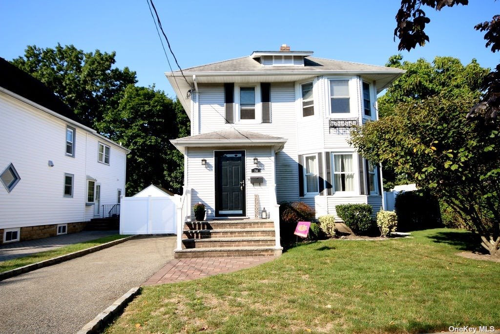 714 Clemons Street, Bellmore, New York image 1